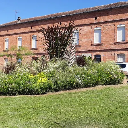 Atypique - 2 Avec Salles De Bains, Cuisine Equipee, Parking Gratuit