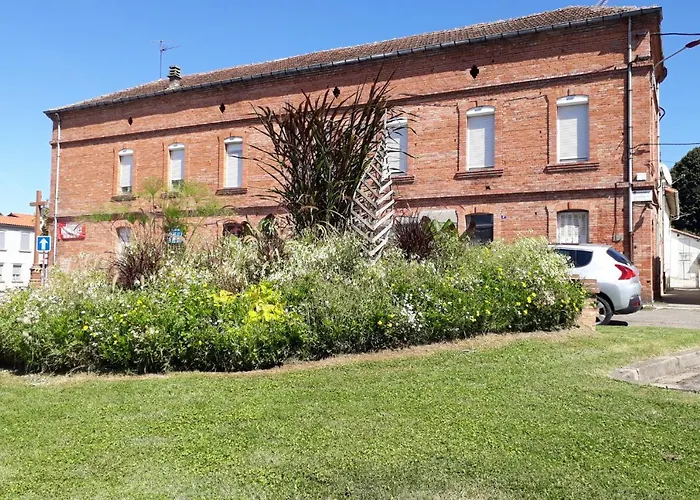 Atypique - 2 Avec Salles De Bains, Cuisine Equipee, Parking Gratuit